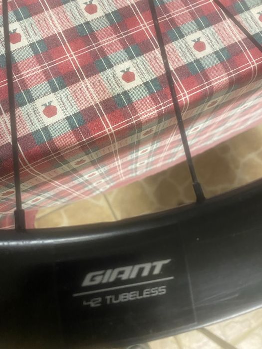 Roda diantira giant Slr1 tubeless