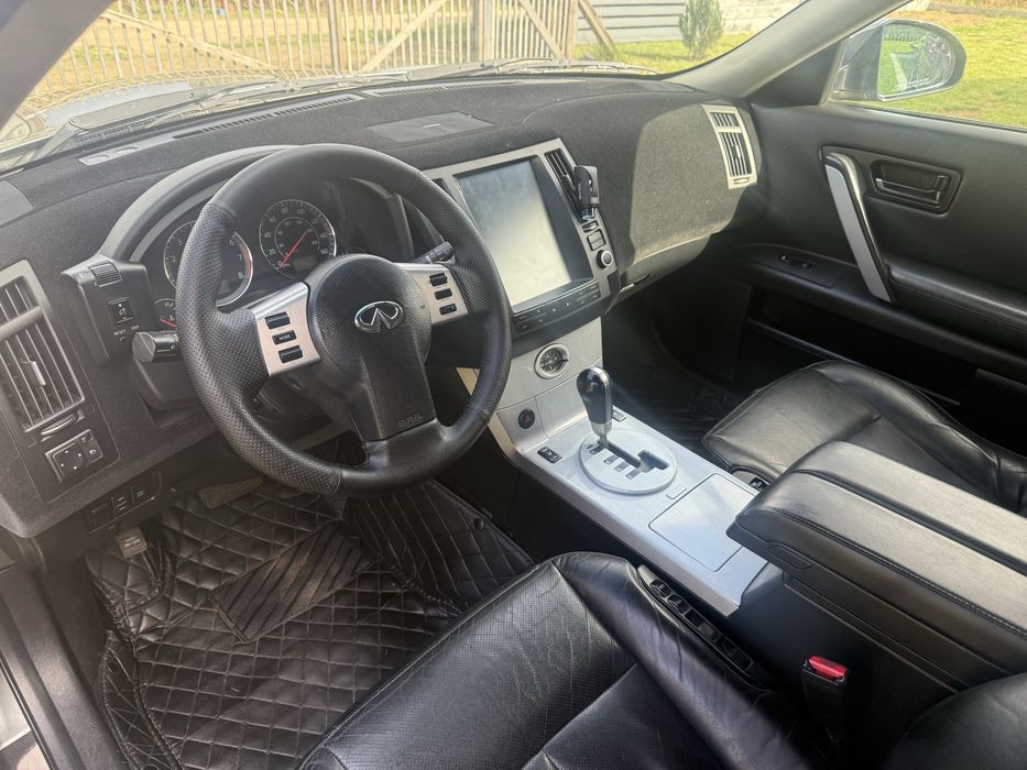 Infiniti FX35.