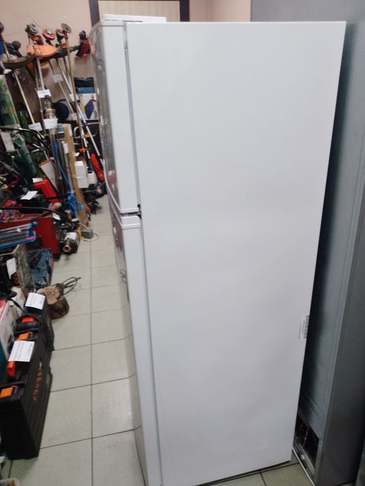 Холодильник с документами