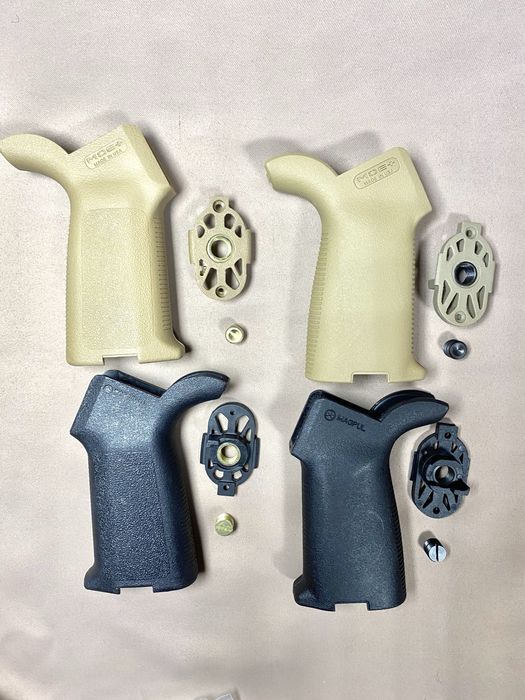 Тактичні рукоятки трьох варіацій