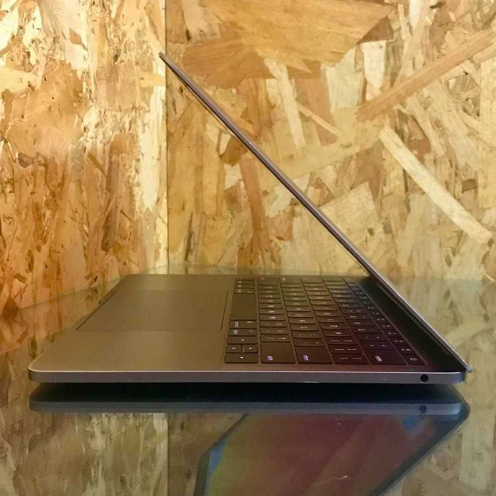 MacBook Pro 13, Processador i5, 250GB SSD, 8GB RAM, GARANTIA