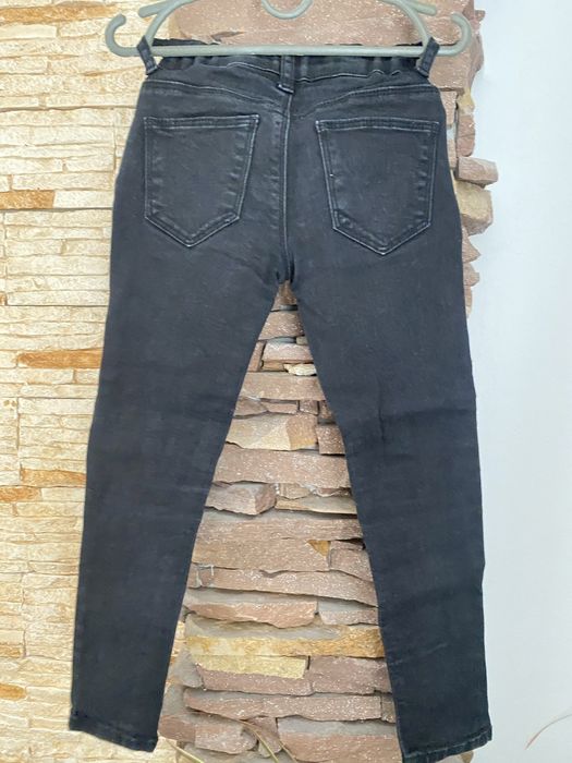 Джинси чорні, приталені