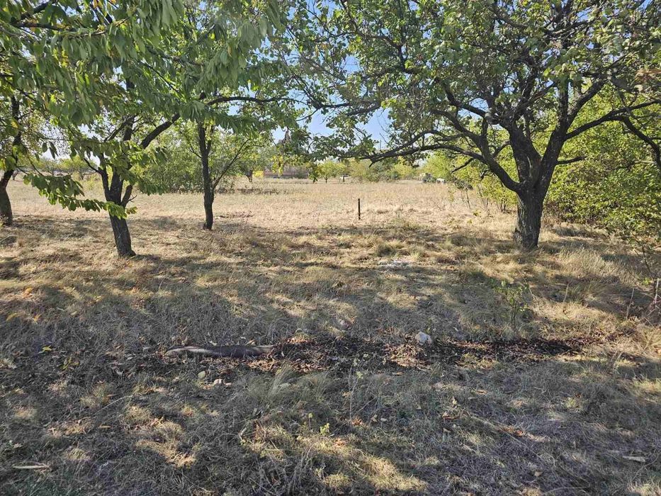 Продажа участка 61 сотка,под строительство,правильной формы,есть дом,