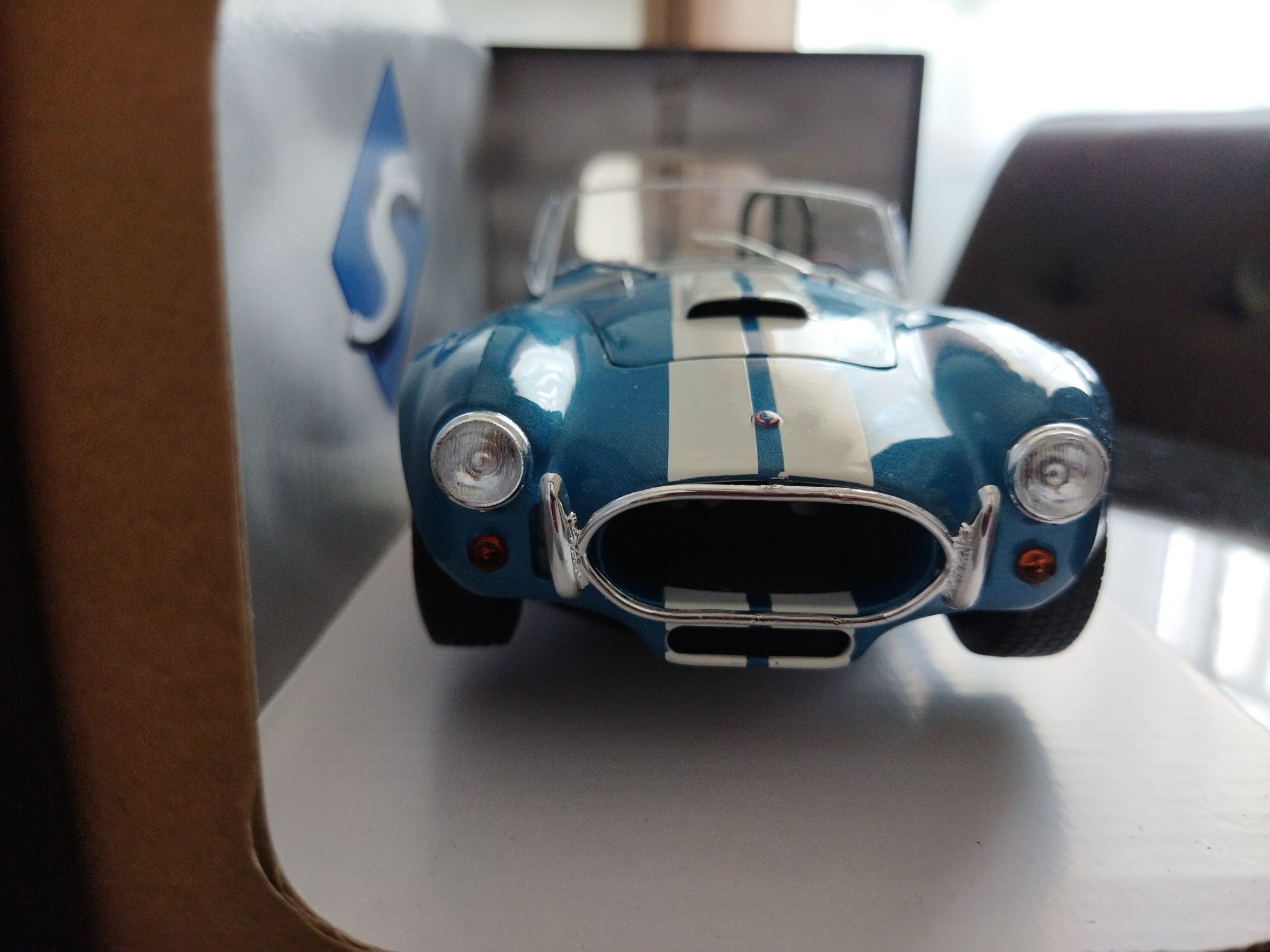 AC Cobra escala 1/18 Solido