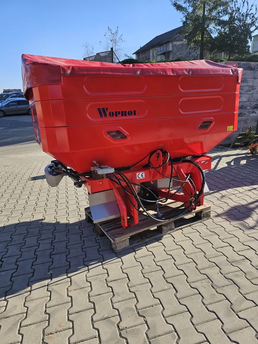 Rozsiewacz do nawozu Woprol 1600 Z limiterem