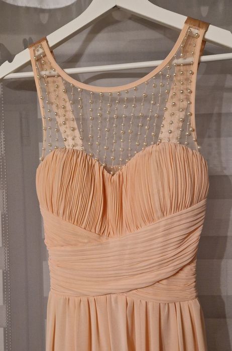 Morelowa suknia z perełkami