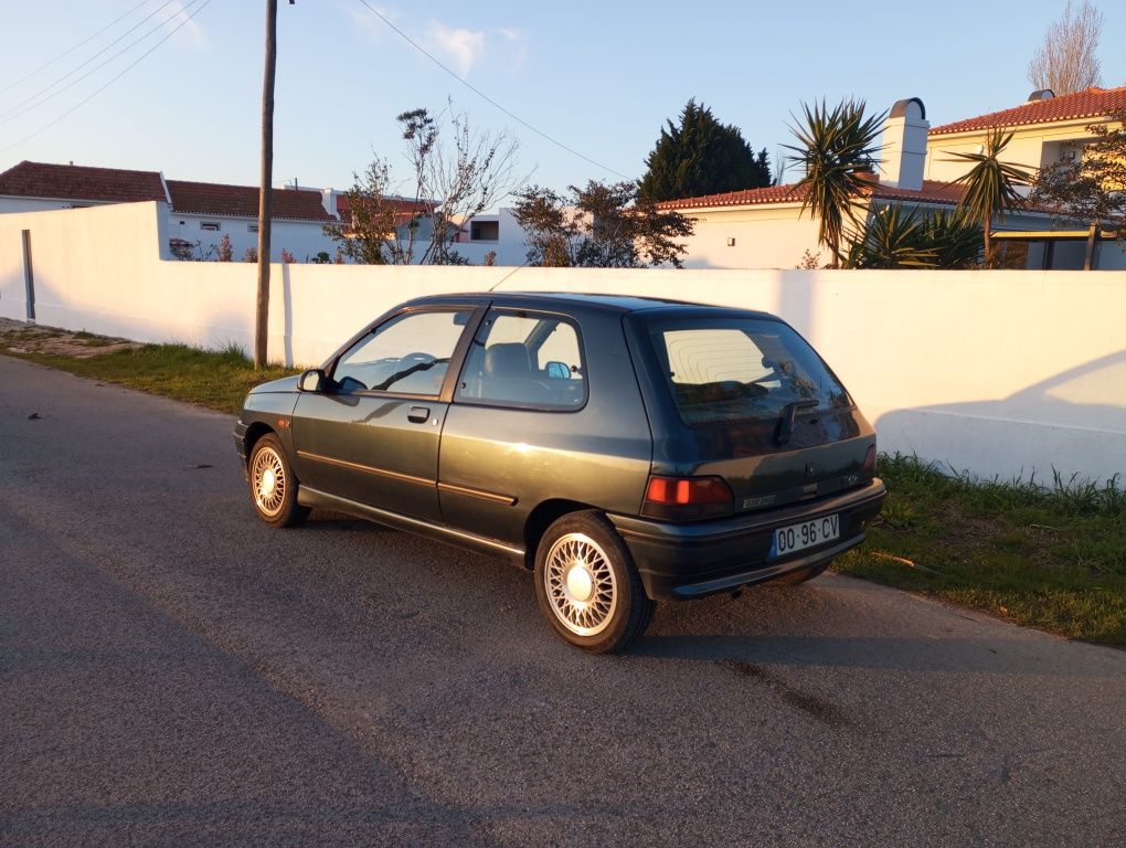 Renault clio 1.4 baccara