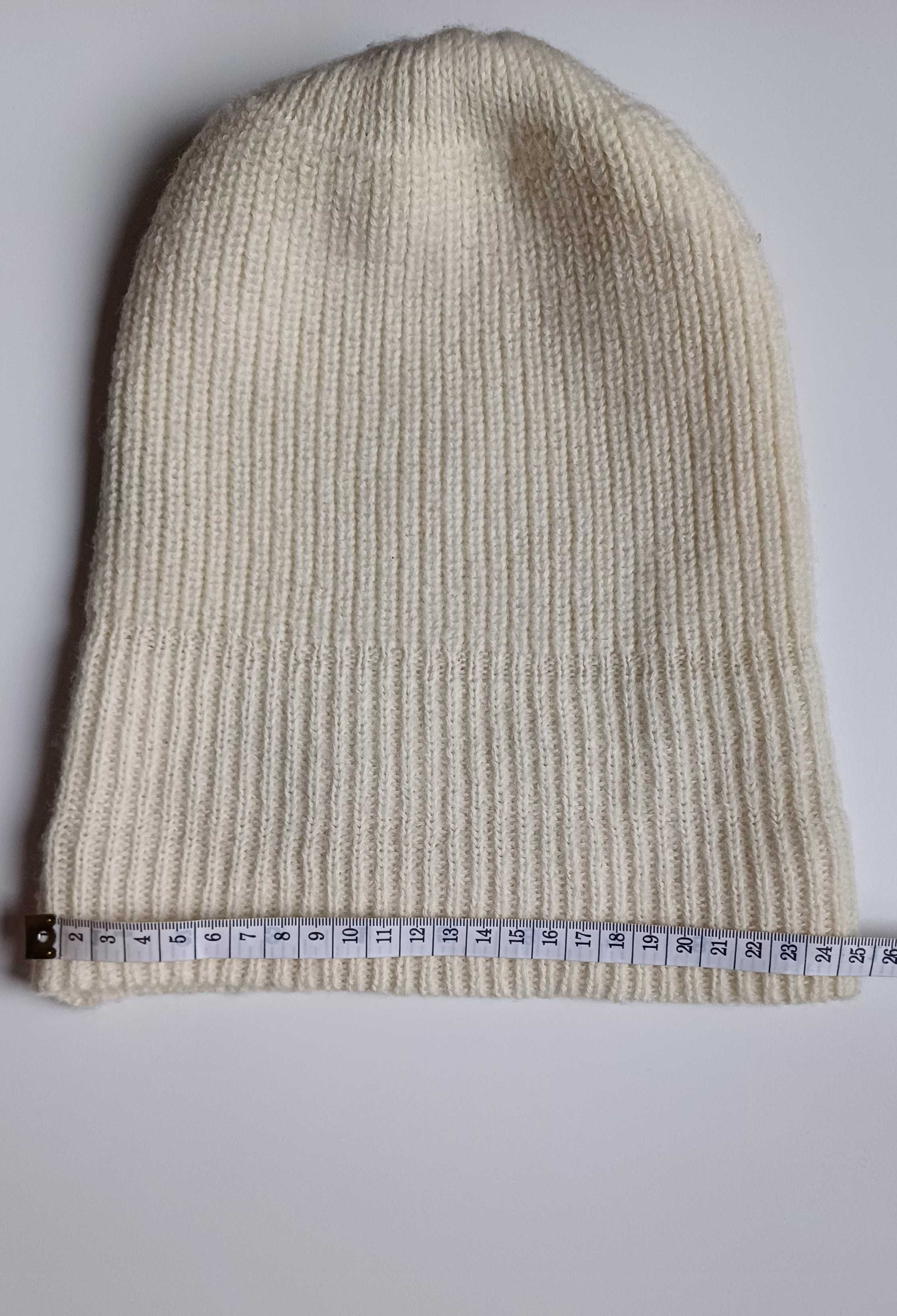 Zimowa wełniana czapka ecru onsize unisex