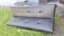Czarna sofa ekoko- skóra prawie nowe w. 200x120 po rozłożeniu pl