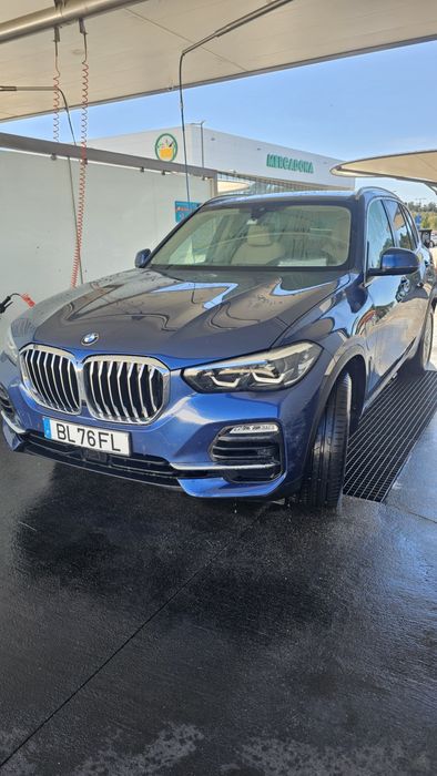 Bmw X5 45E.      B.