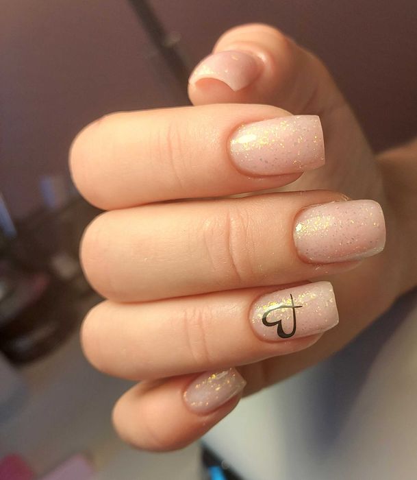 Stylizacje paznokci żelowych i hybrydowych