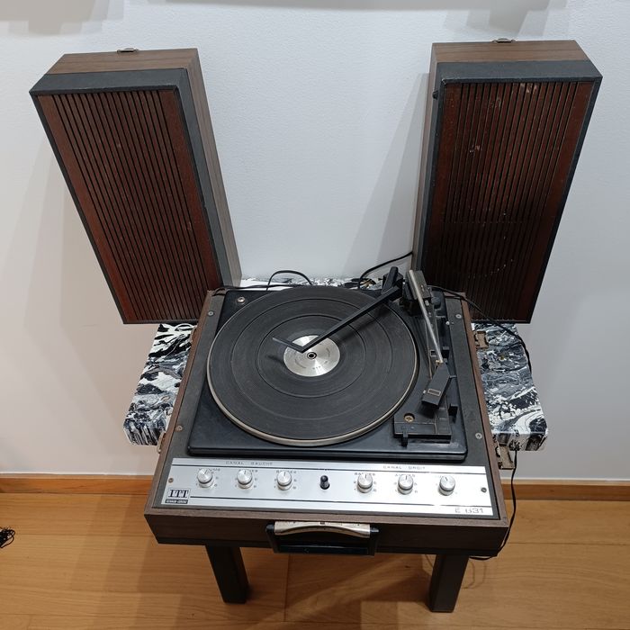 Gira Discos Vintage ITT Schaub Lorenz E 631
