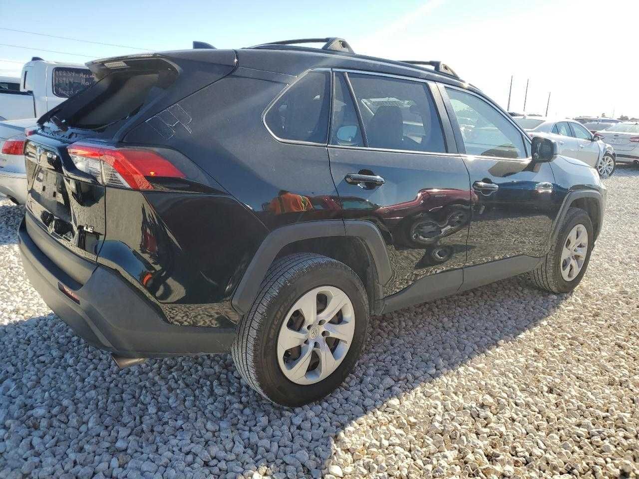 2019 TOYOTA RAV4 LE чорний колір