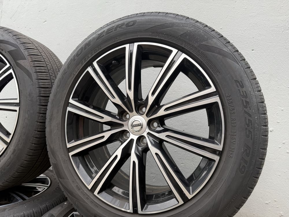 Volvo XC40 XC60 koła felgi 19 cali całoroczone Pirelli