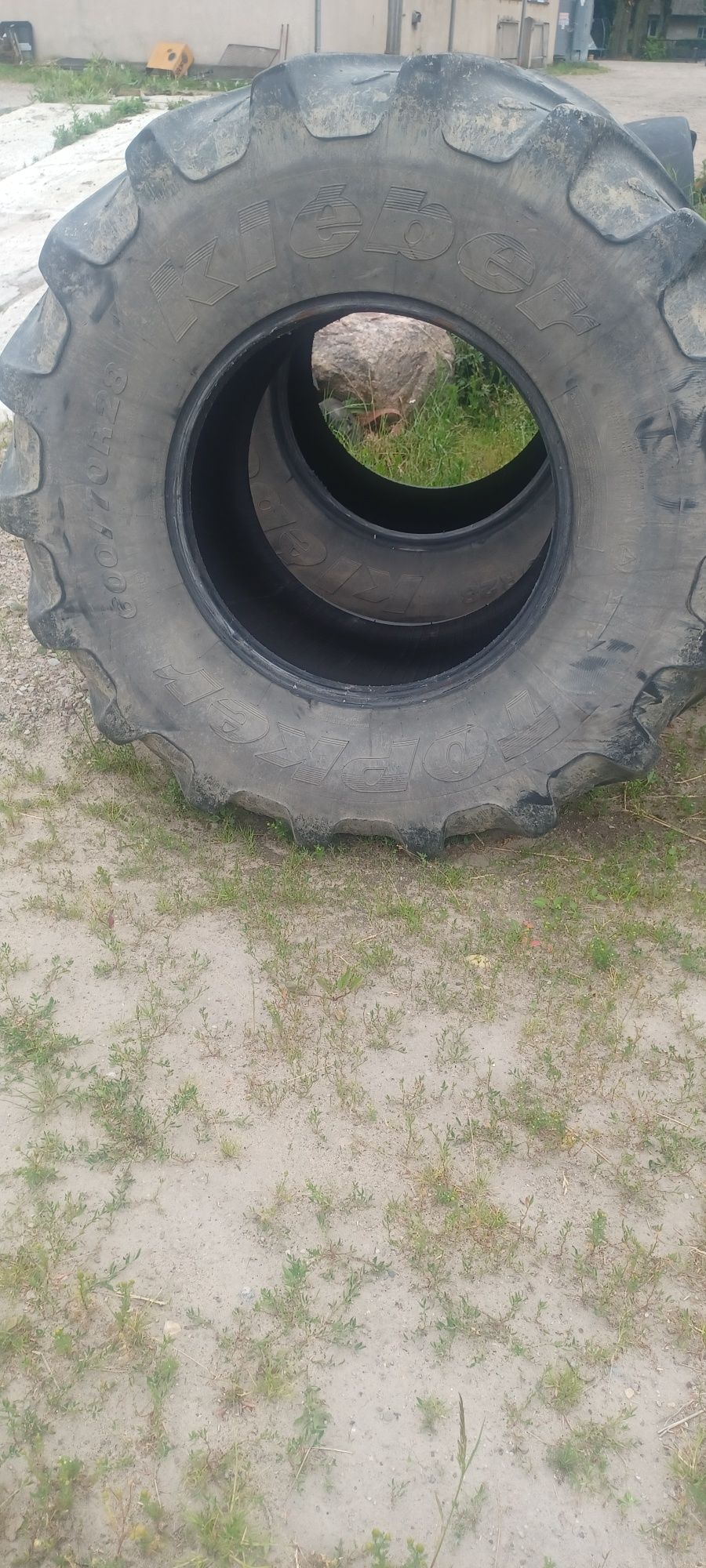 Opony 600x70 r28