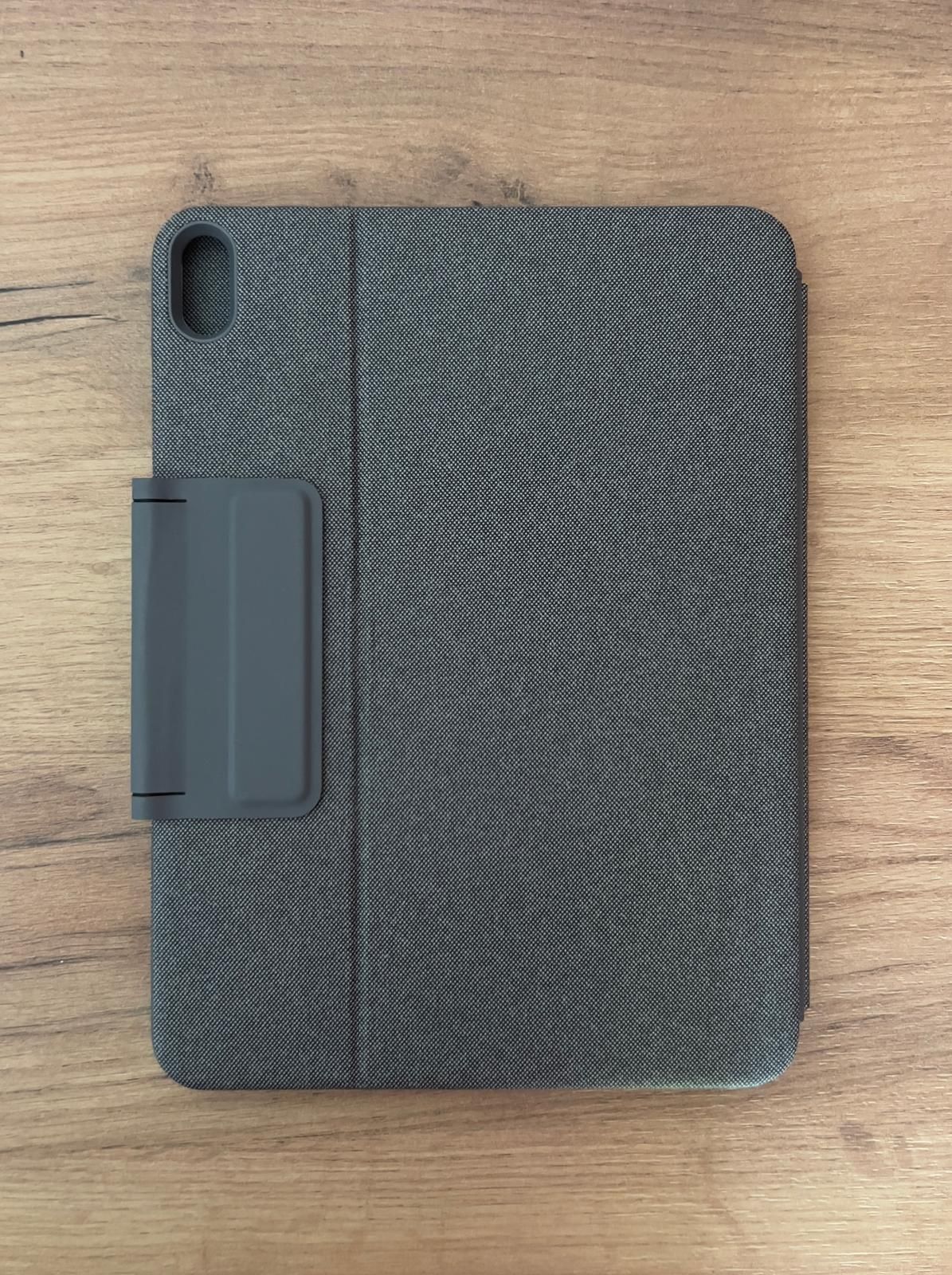 Etui z klawiaturą Logitech Folio Touch do iPada – jak nowe!