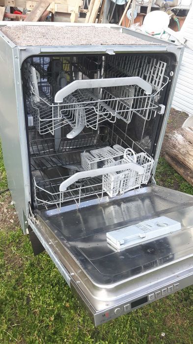 zmywarka sprawna hotpoint ariston?! :)