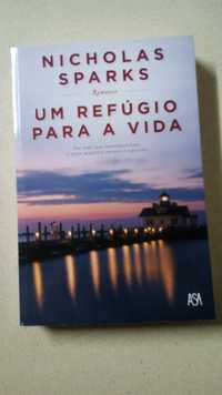 Livro "Um refúgio para a vida" de Nicholas Sparks.