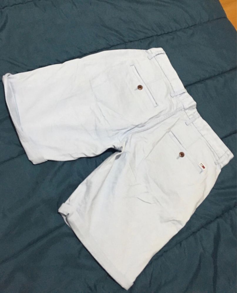 Calções azul-bebé da Tommy Jeans