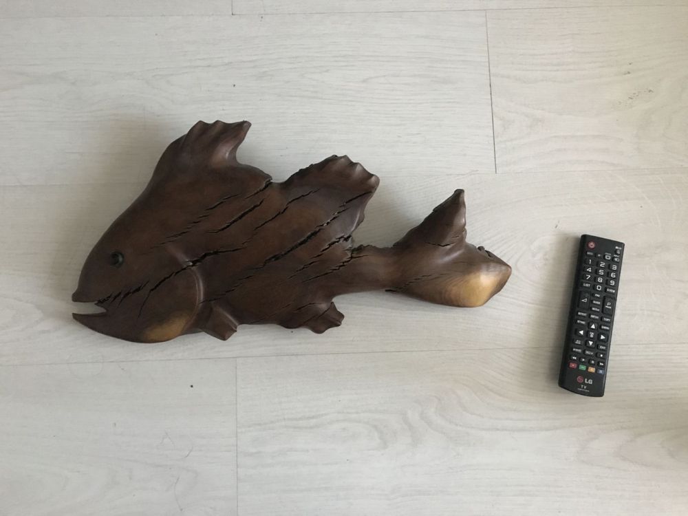 Большая скульптура рыбы из дерева (можжевельник)