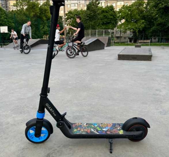 Детский электросамокат GIANT Kids E10 Pro 180wt