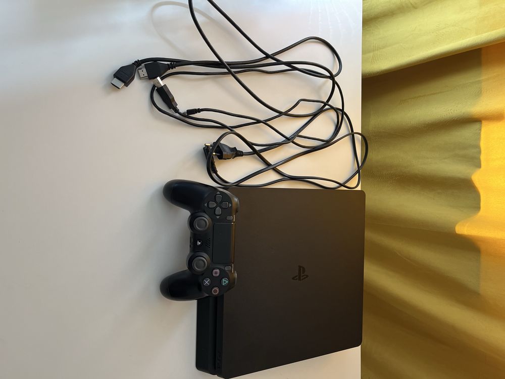 Sprzedam PlayStation 4