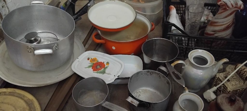 Кастрюли,сатейники,разносы,тарелки