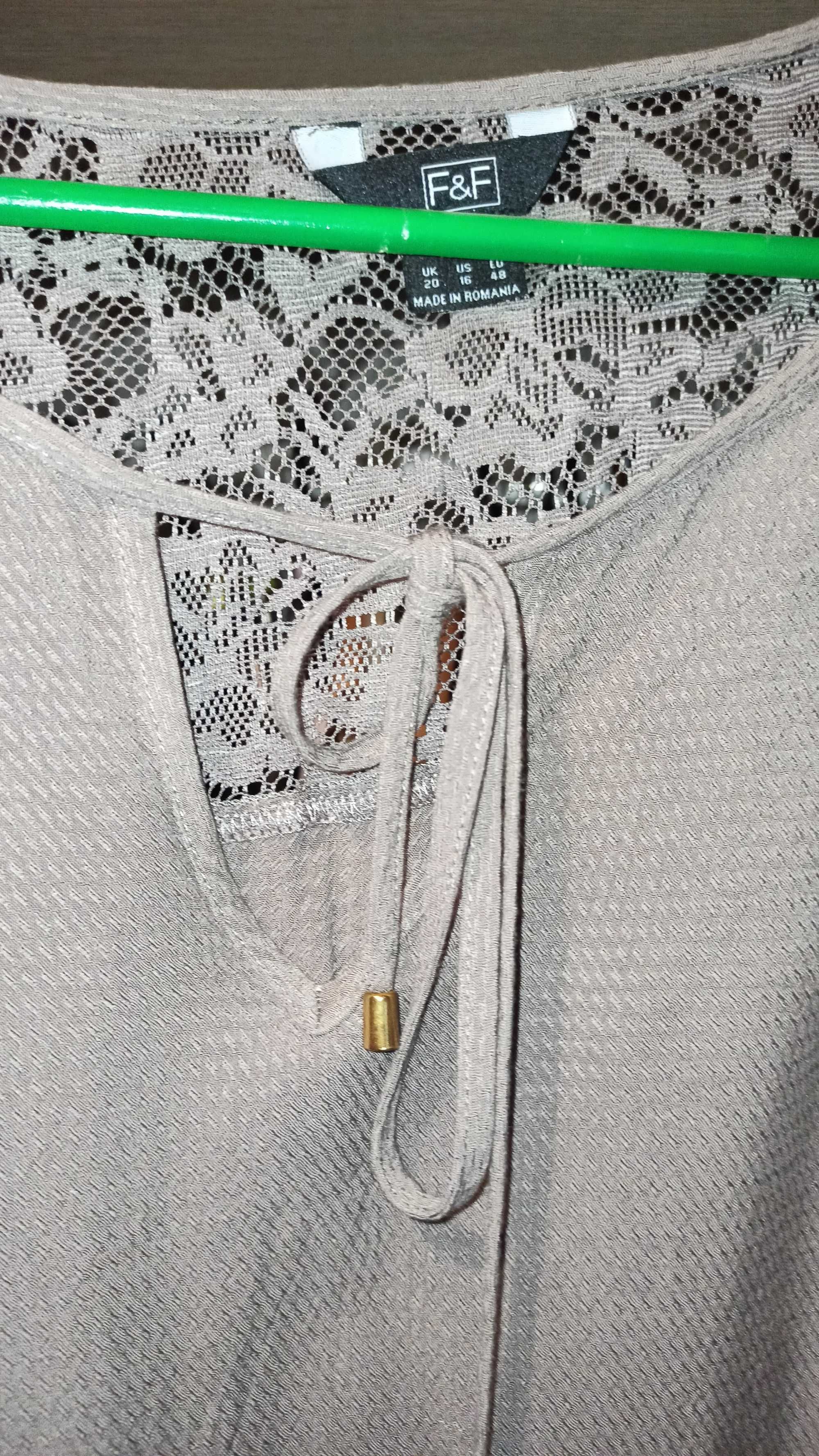 Piękna bluzeczka beżowa firmy f&f z koronką 48
