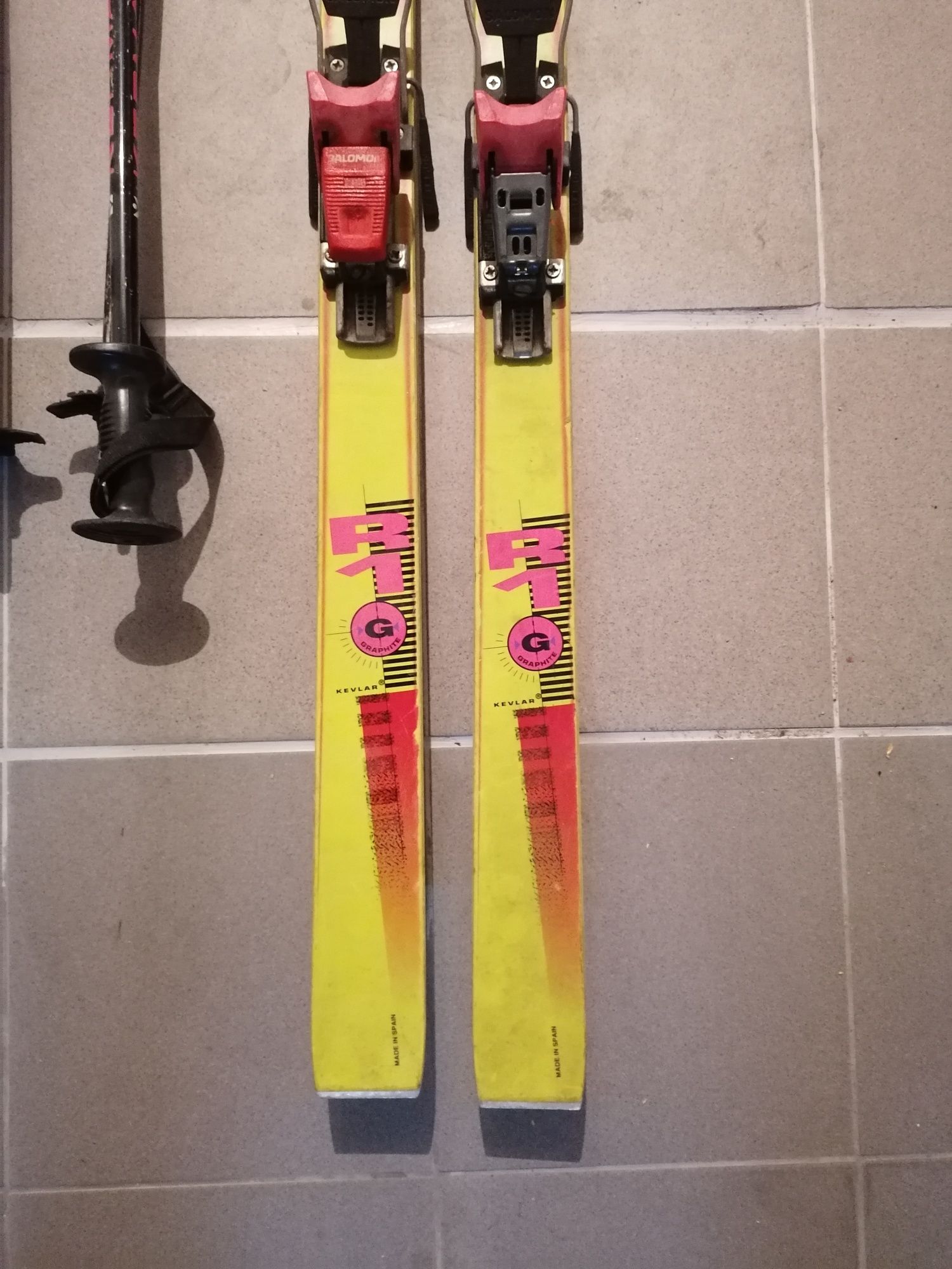 Vendo ski (skis) e batons antigos