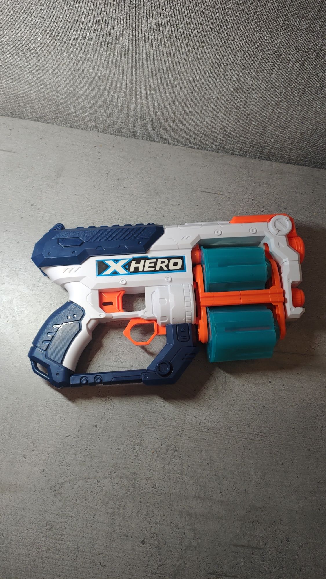 Продам бластер X-hero от nerf