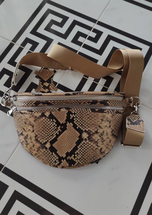 Жіноча сумочка бананка