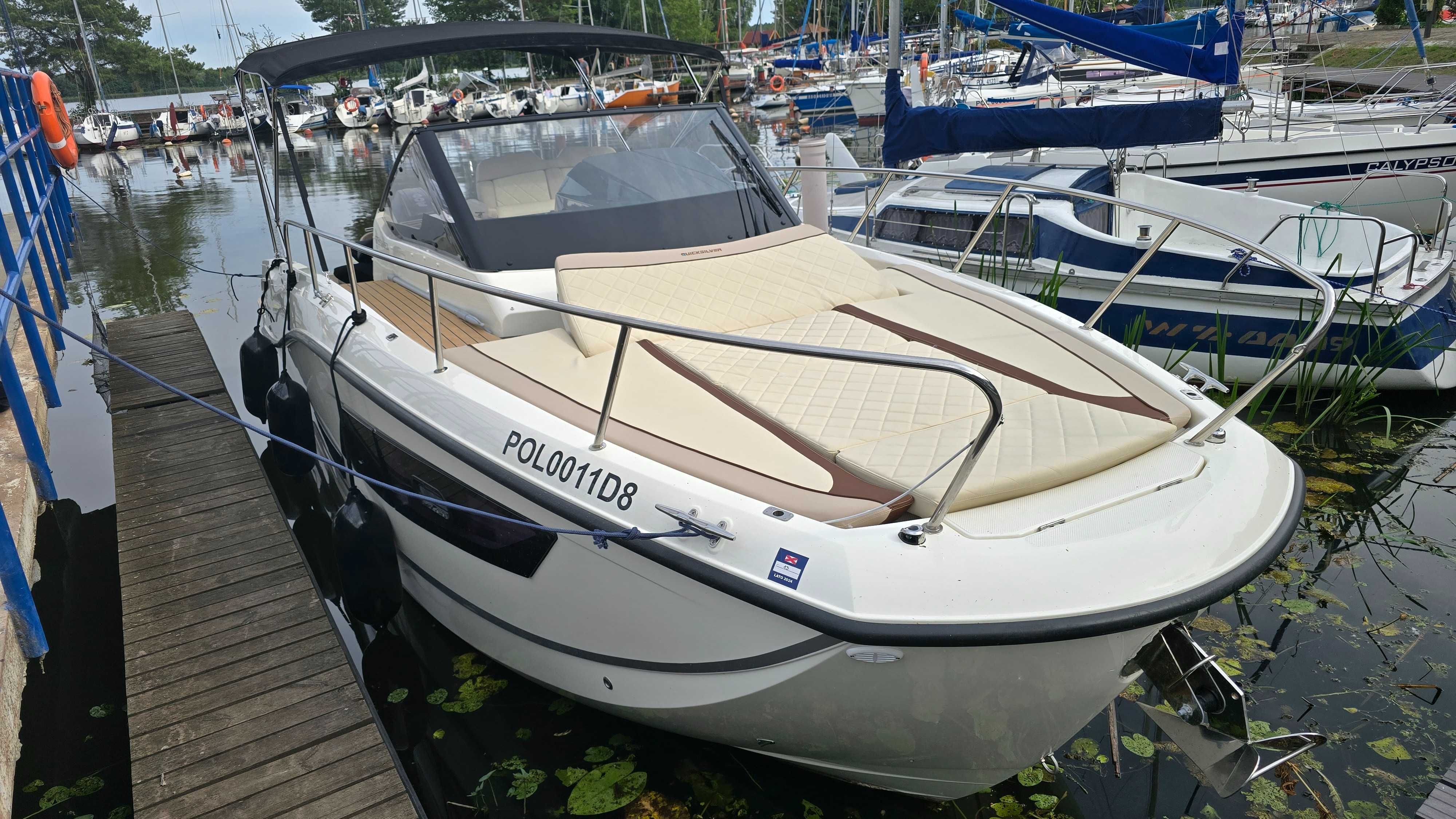 Quicksilver Activ 875 Sundeck