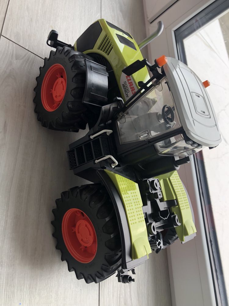 Traktor marki CLAAS 5000 XERION zabawka