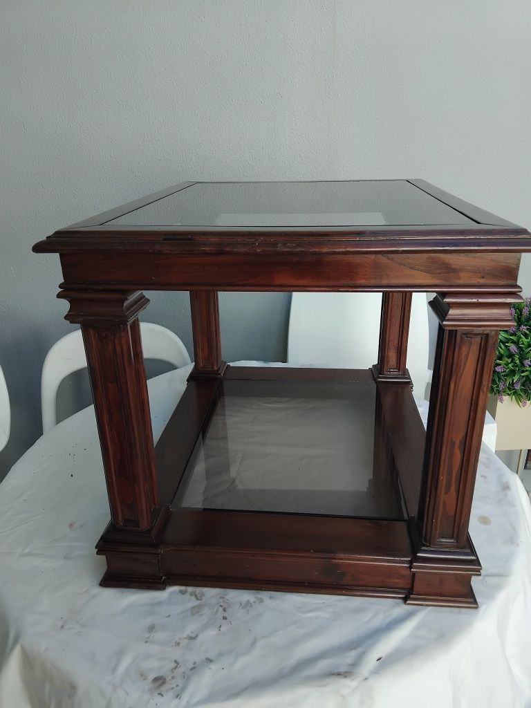 Mesa de apoio em mogno  com vidros