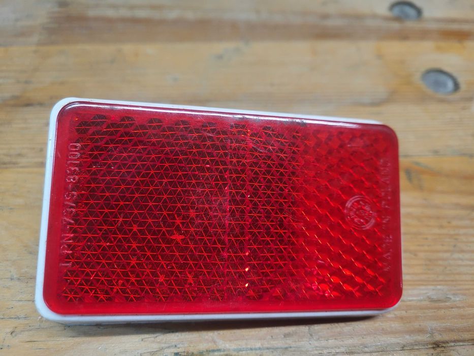 Syrena fabrycznie nowy odblask biały pasa tylnego