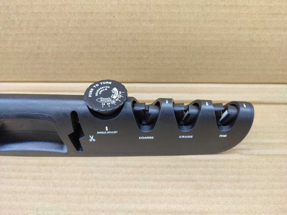 Точилка для ножей и ножниц с регулировкой угла заточки