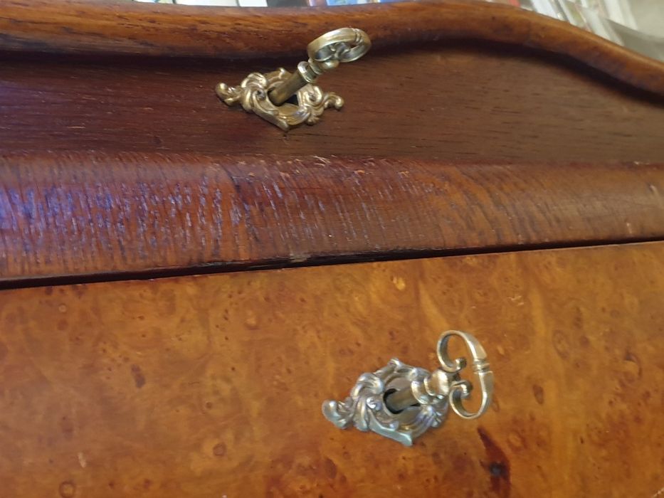 SPRZEDAM zabytkową Witrynę (Biblioteczkę)!