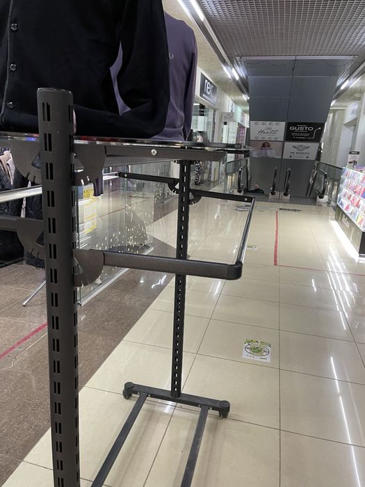 Продам стойку для одягу