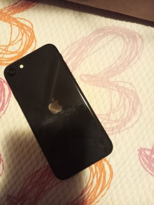 iPhone se 2020 como novo
