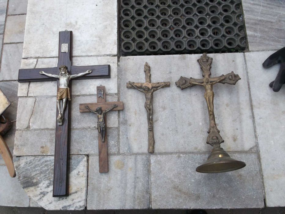 dewocjonalia  krzyże drewniane i mosiężne