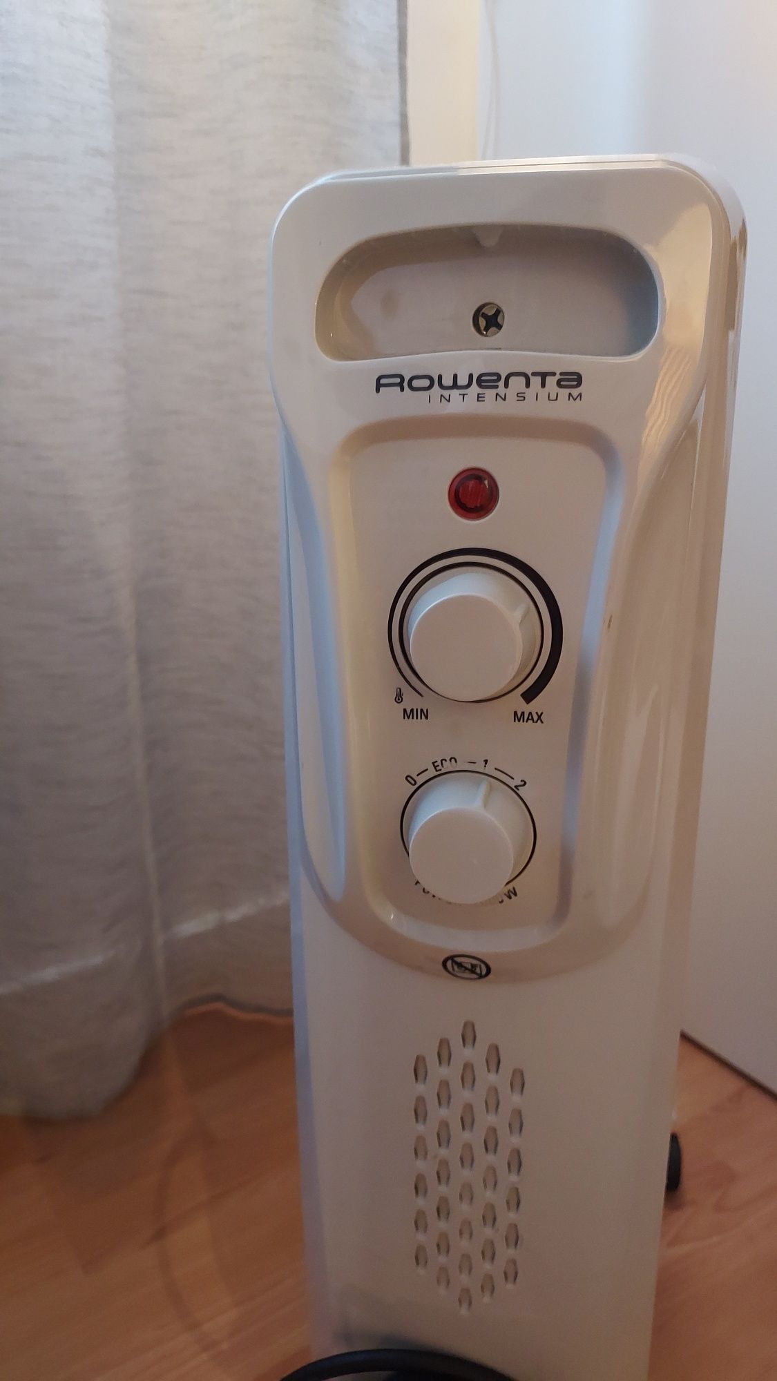 Aquecedor a óleo ROWENTA
Aquecedor a Óleo ROWENTA BU2620F0 (2000 W)