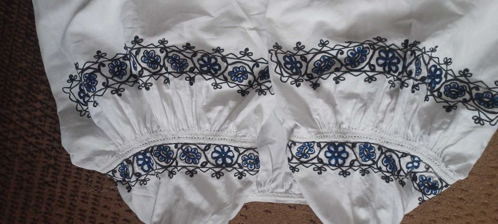 Старовинна вишиванка тамбуром.