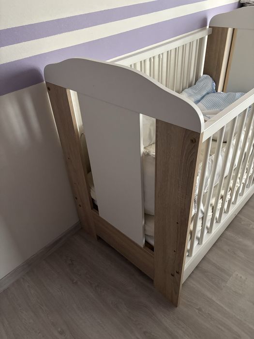 Łóżeczko z komoda i przewijakiem