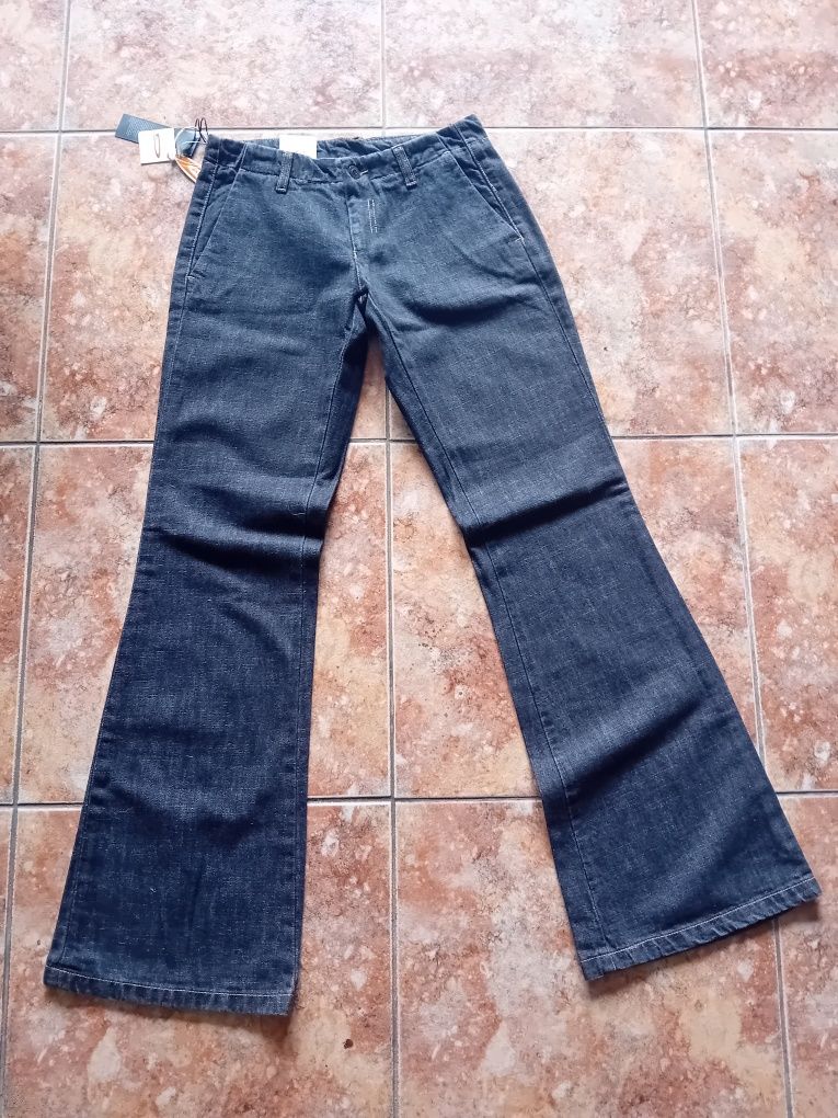 Calça nova.       .