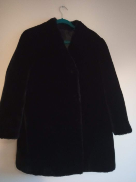 Damskie sztuczne futerko. Długość  80 cm .Szerokość pod pachami 58 cm