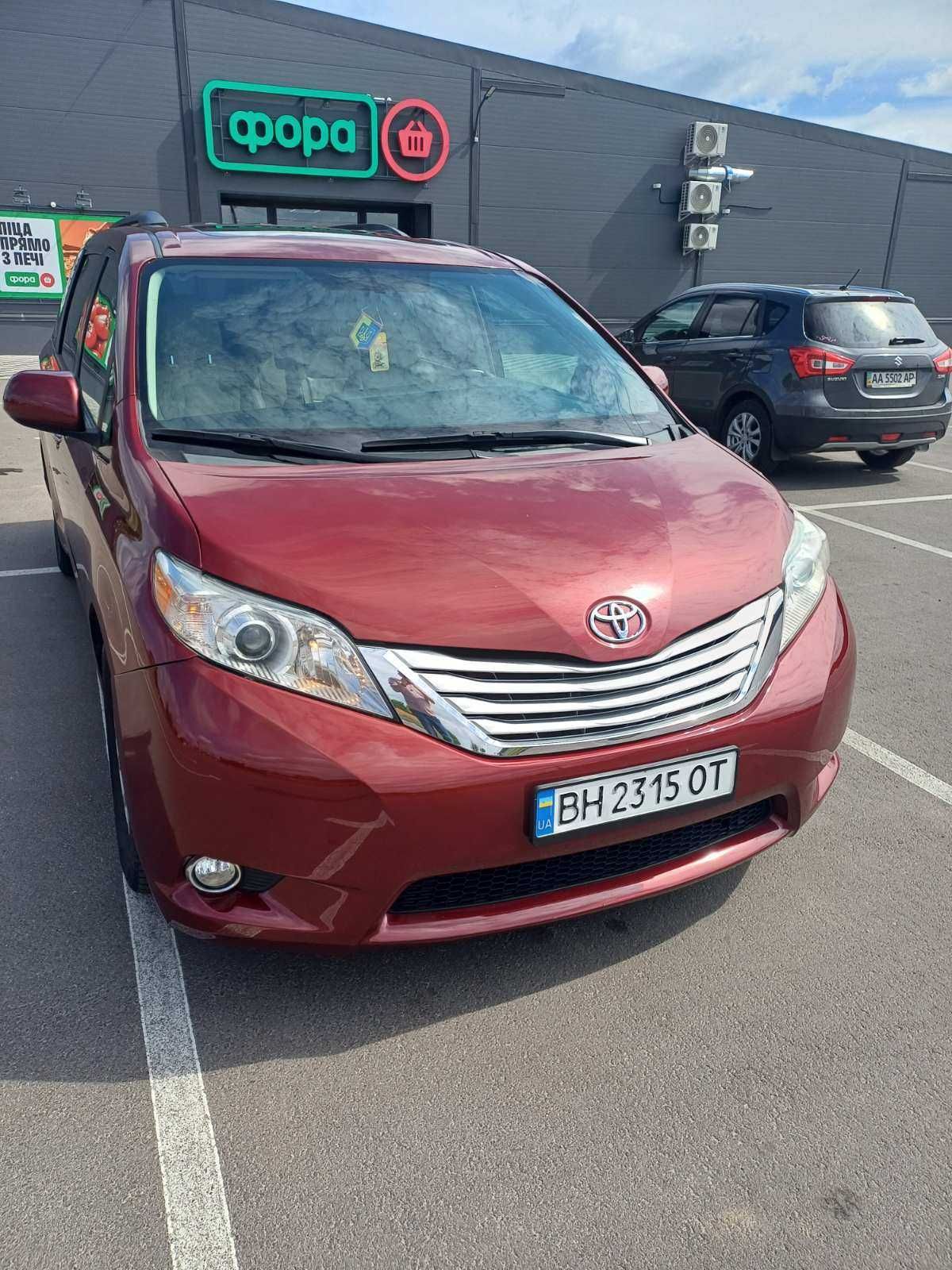 Продам Toyota Sienna