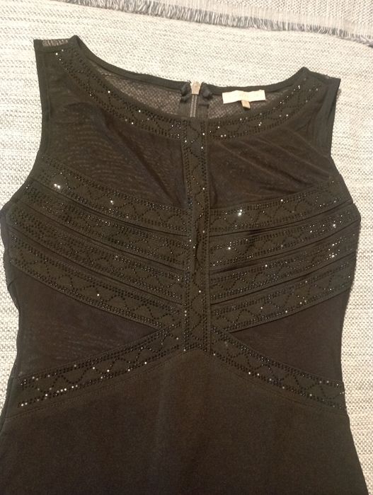 Elegancka sukienka z kołnierzykiem 36