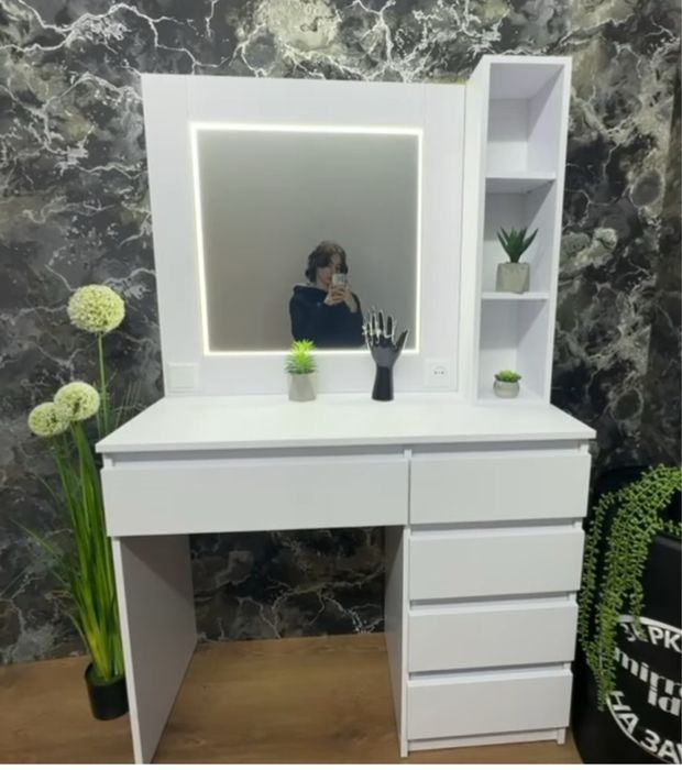 Солик стіл макіяжний з відсвіткою led лампи