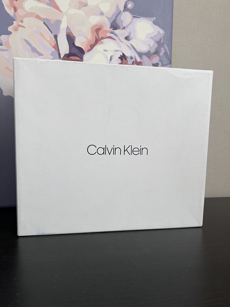 Босоніжки Calvin Klein стан нових