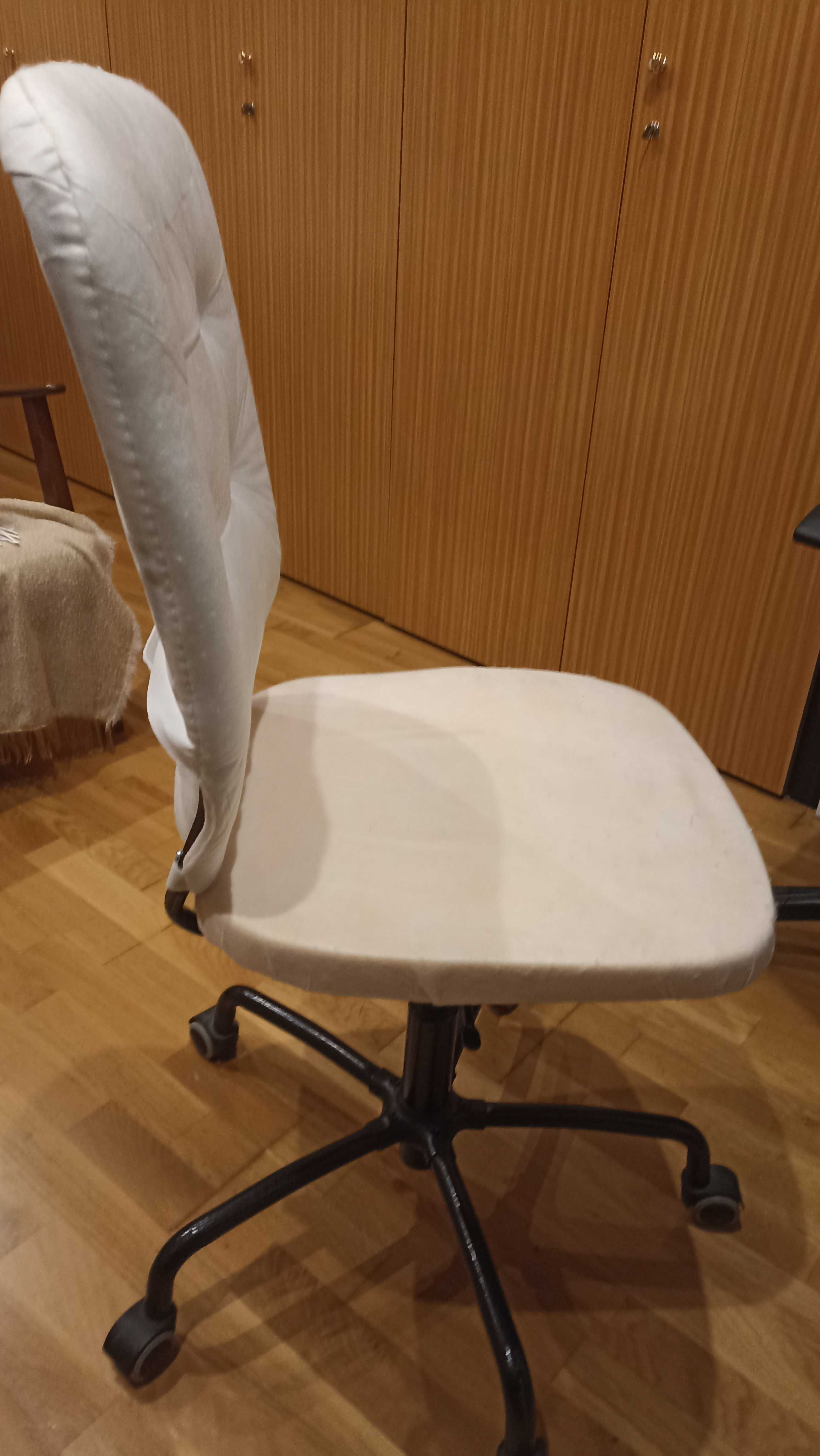 Cadeira giratória IKEA com almofada